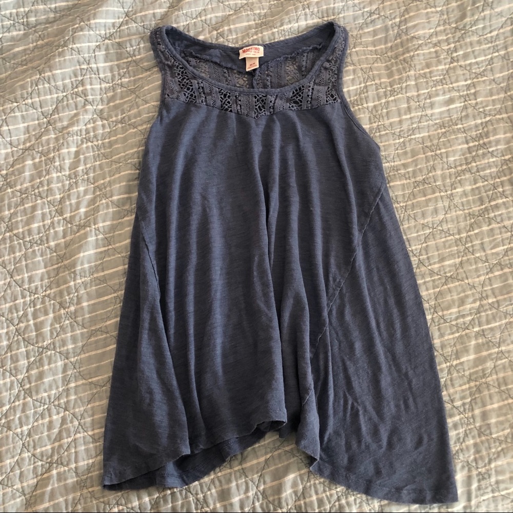 Detailed flowy blue tank